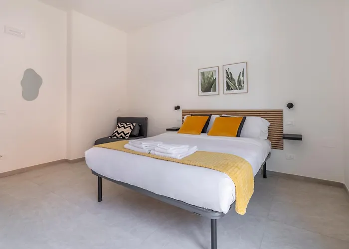 Shiny بيت ضيافة 4*