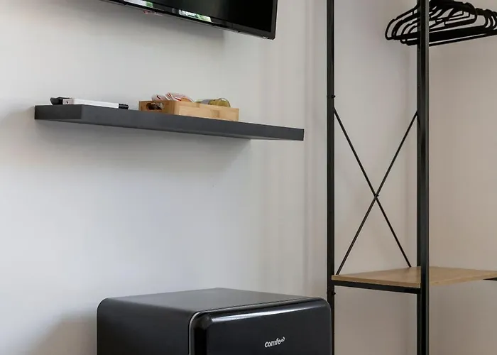 Shiny بيت ضيافة فيرونا