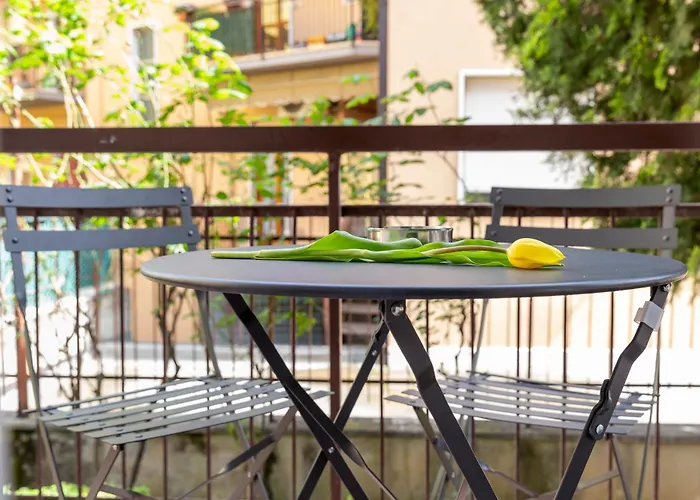 Shiny بيت ضيافة 4*